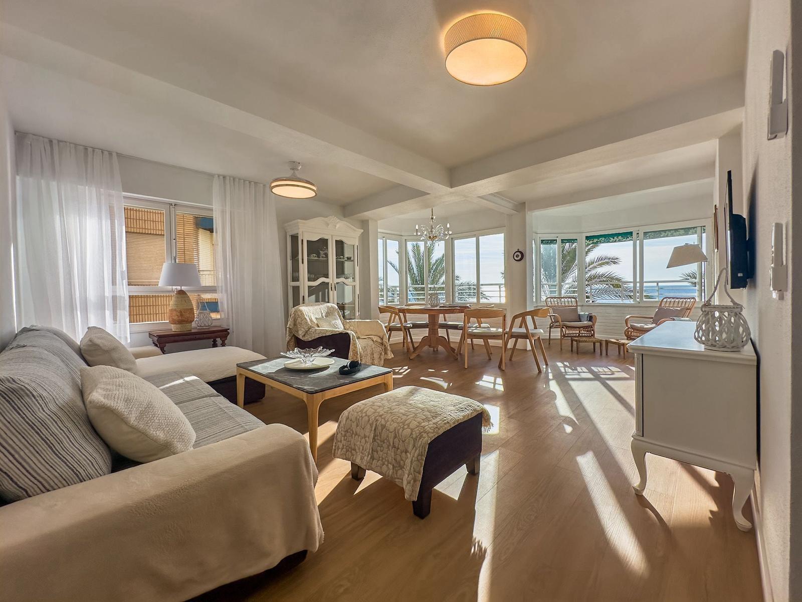 For sale - 4 Bedroom 2 Bathroom Apartment in Torrevieja - Playa Del Cura  - Alicante