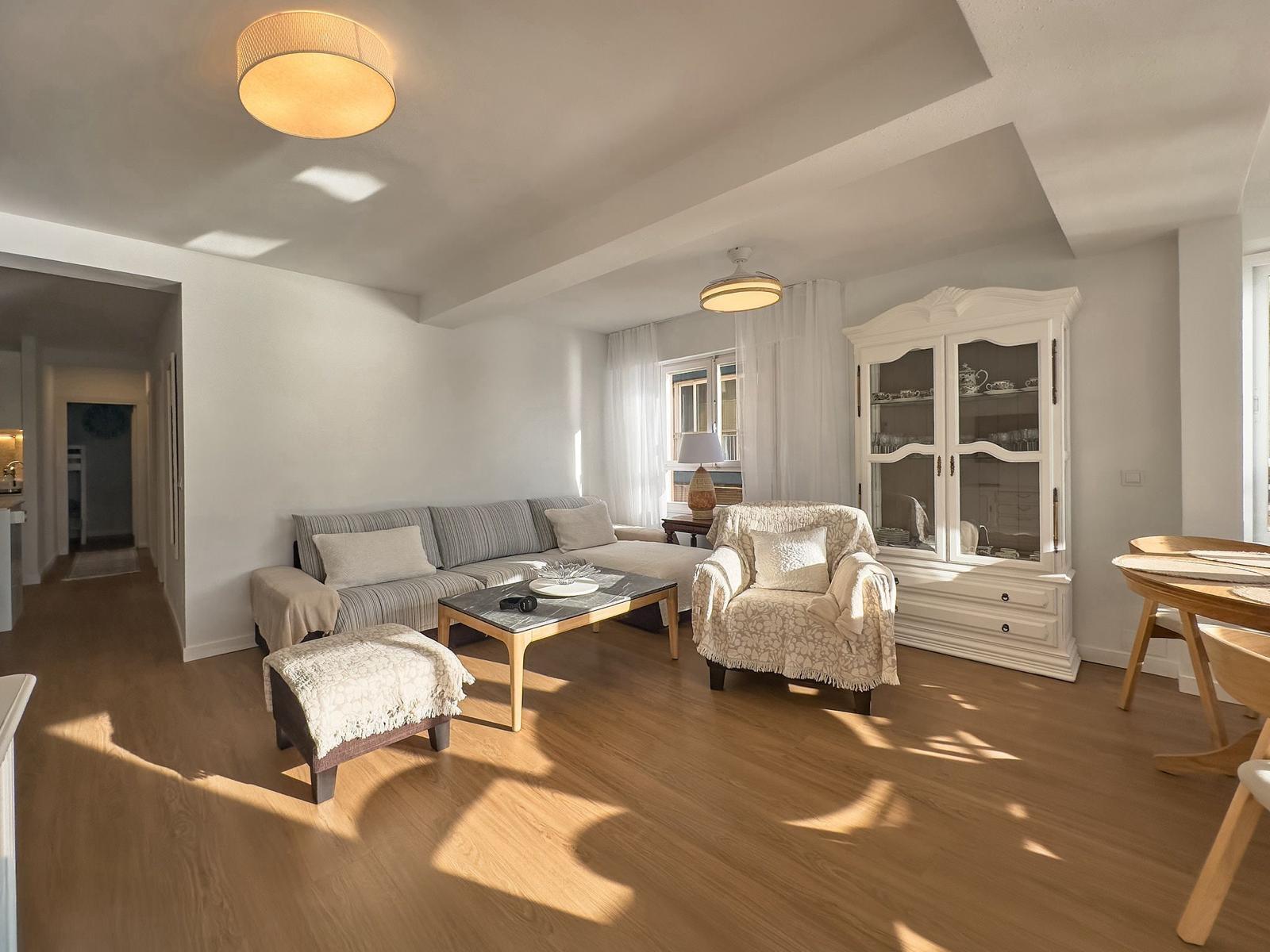 For sale - 4 Bedroom 2 Bathroom Apartment in Torrevieja - Playa Del Cura  - Alicante