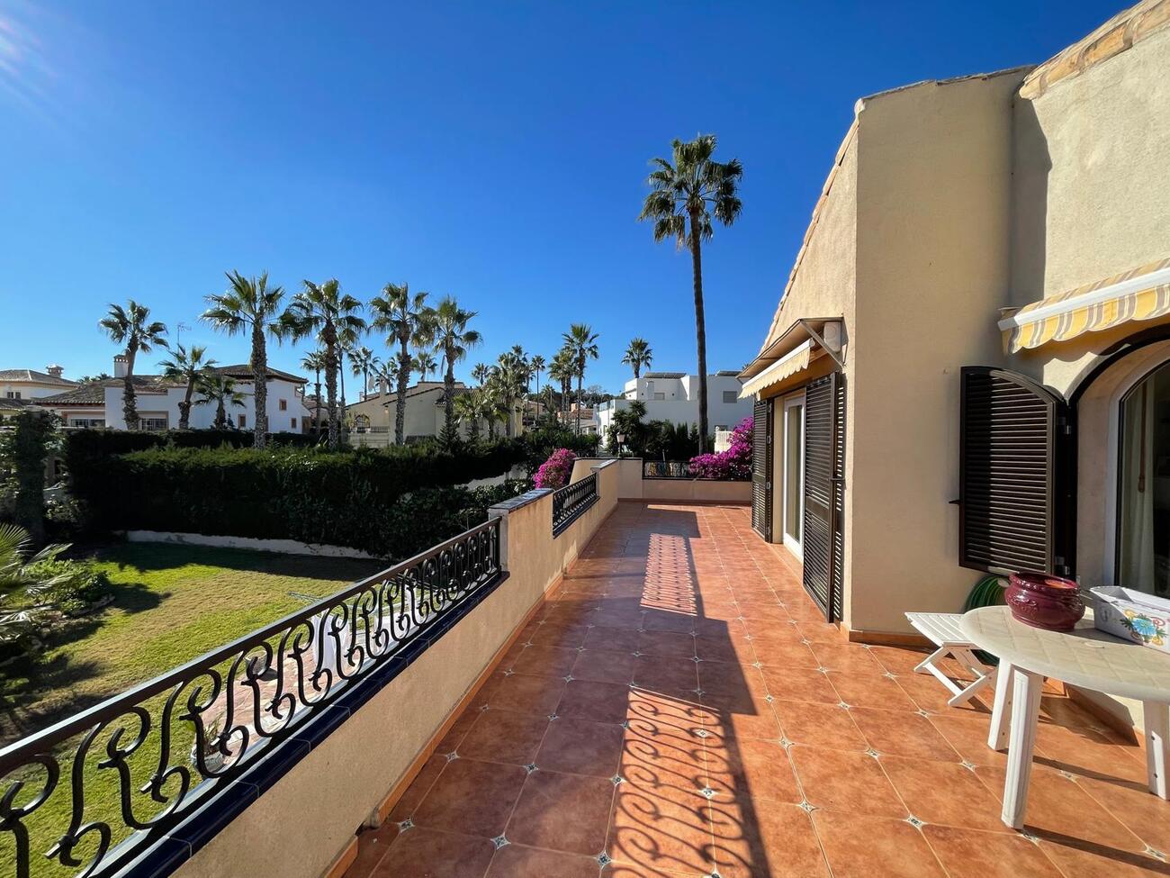 For sale - 3 Bedroom 3 Bathroom Villa in Villamartin - Costa Blanca  - Alicante