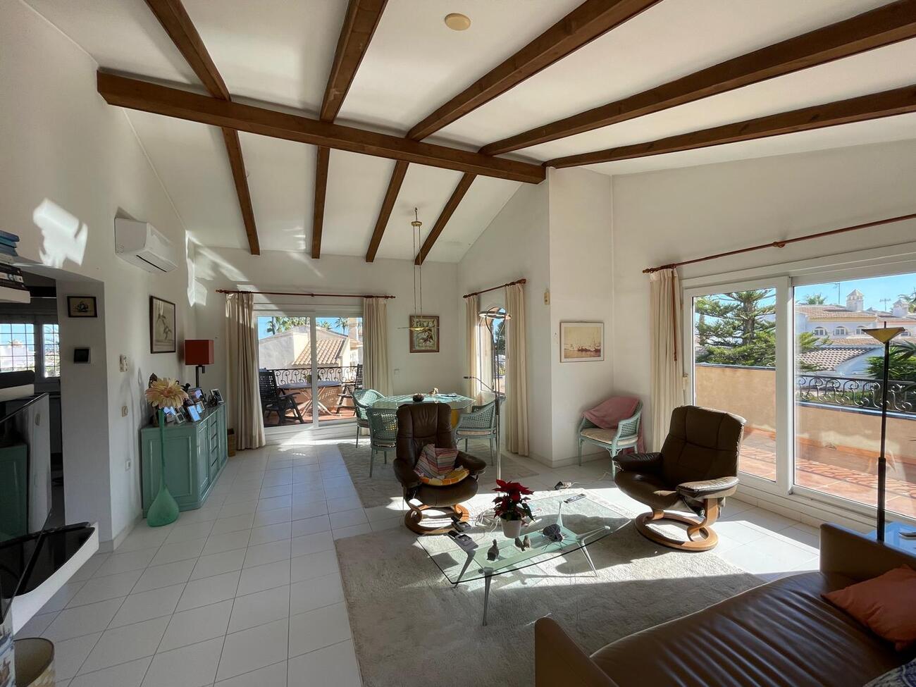 For sale - 3 Bedroom 3 Bathroom Villa in Villamartin - Costa Blanca  - Alicante