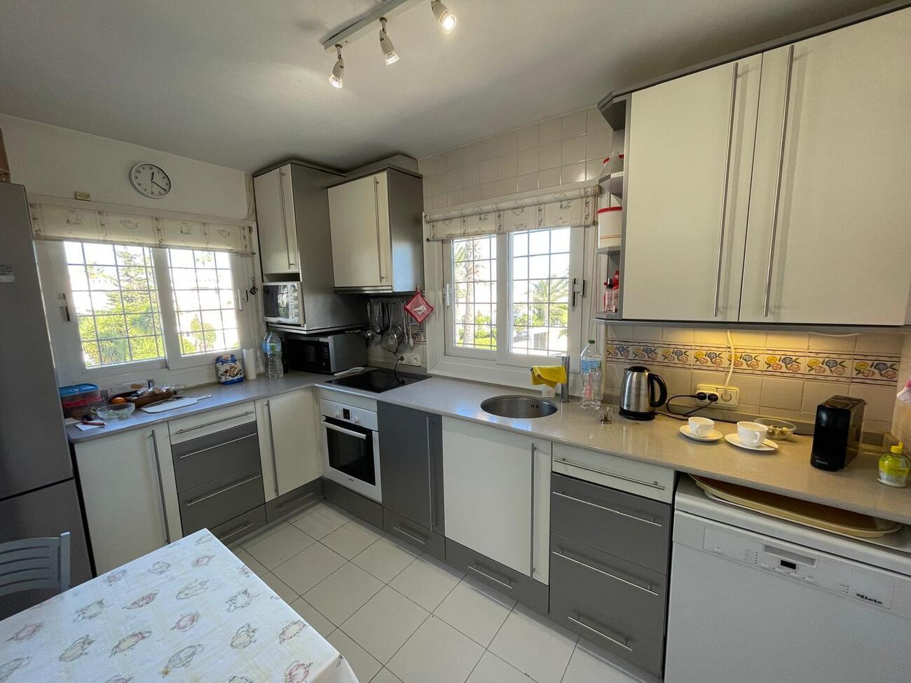 For sale - 3 Bedroom 3 Bathroom Villa in Villamartin - Costa Blanca  - Alicante