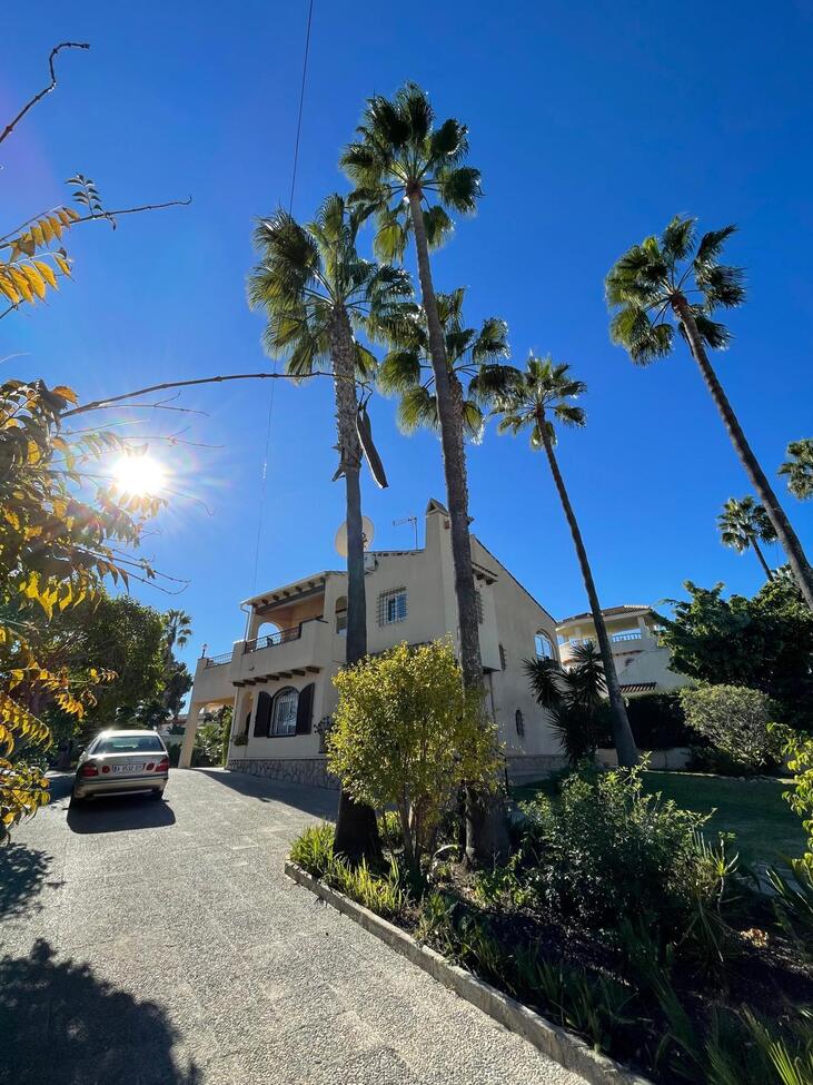 For sale - 3 Bedroom 3 Bathroom Villa in Villamartin - Costa Blanca  - Alicante