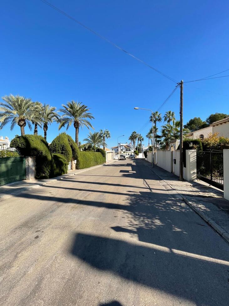 For sale - 3 Bedroom 3 Bathroom Villa in Villamartin - Costa Blanca  - Alicante