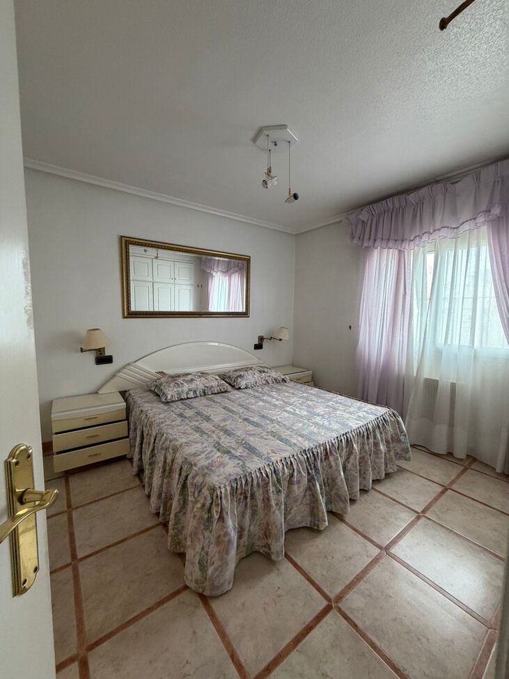 For sale - 5 Bedroom 3 Bathroom Villa in Playa Flamenca - Costa Blanca  - Alicante