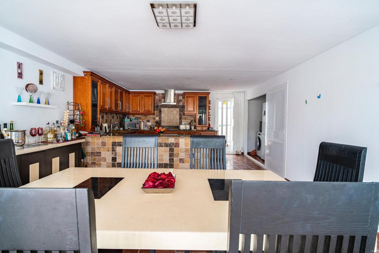 For sale - 4 Bedroom 4 Bathroom Villa in Orihuela -  - Alicante