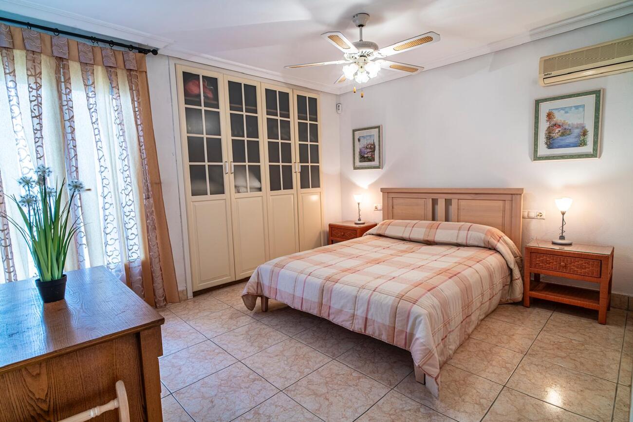 For sale - 4 Bedroom 4 Bathroom Villa in Orihuela -  - Alicante