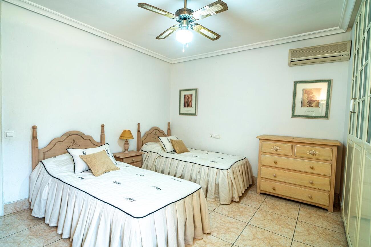 For sale - 4 Bedroom 4 Bathroom Villa in Orihuela -  - Alicante