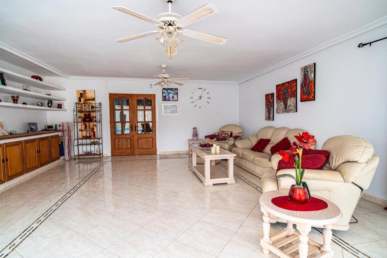 For sale - 4 Bedroom 4 Bathroom Villa in Orihuela -  - Alicante