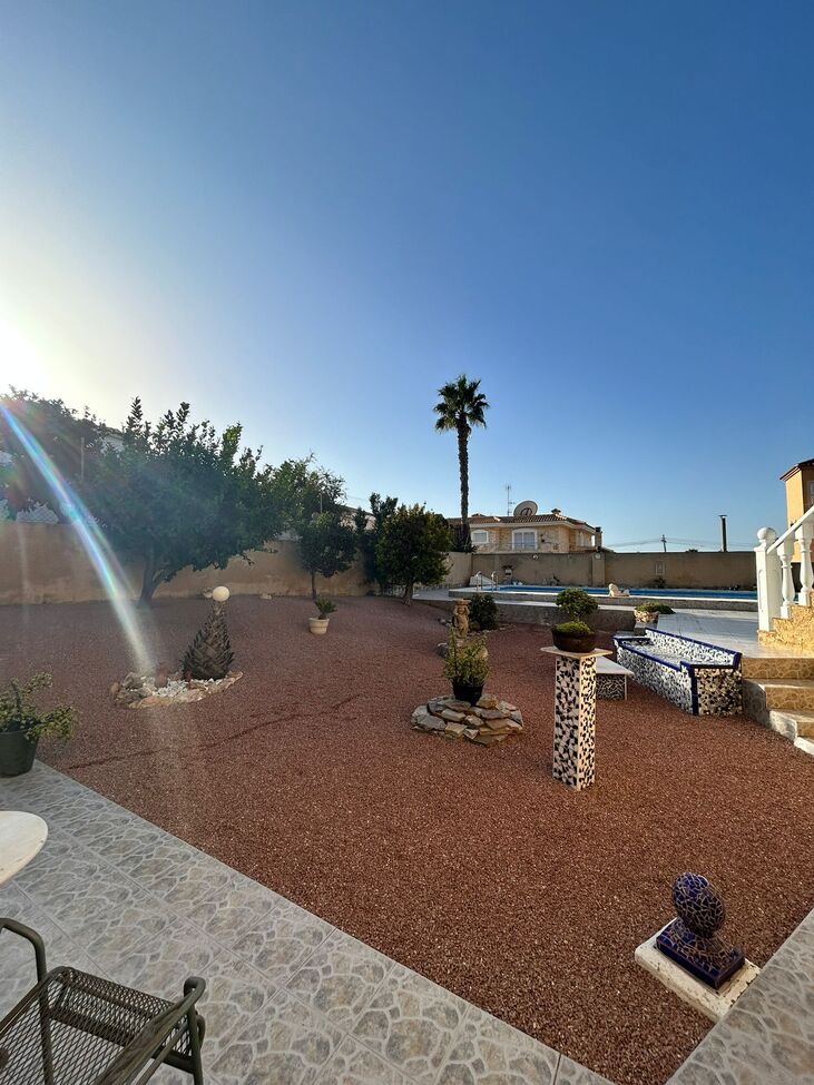 For sale - 3 Bedroom 2 Bathroom Villa in Torrevieja - aguas nuevas  - Alicante