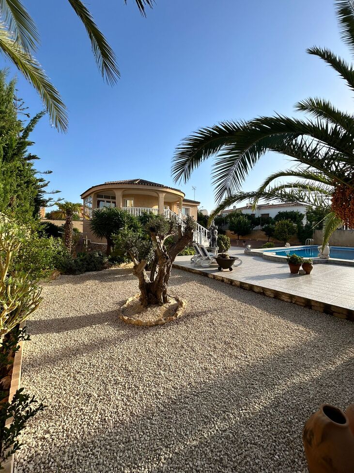 For sale - 3 Bedroom 2 Bathroom Villa in Torrevieja - aguas nuevas  - Alicante