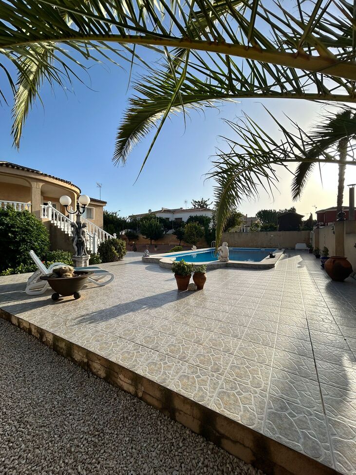 For sale - 3 Bedroom 2 Bathroom Villa in Torrevieja - aguas nuevas  - Alicante