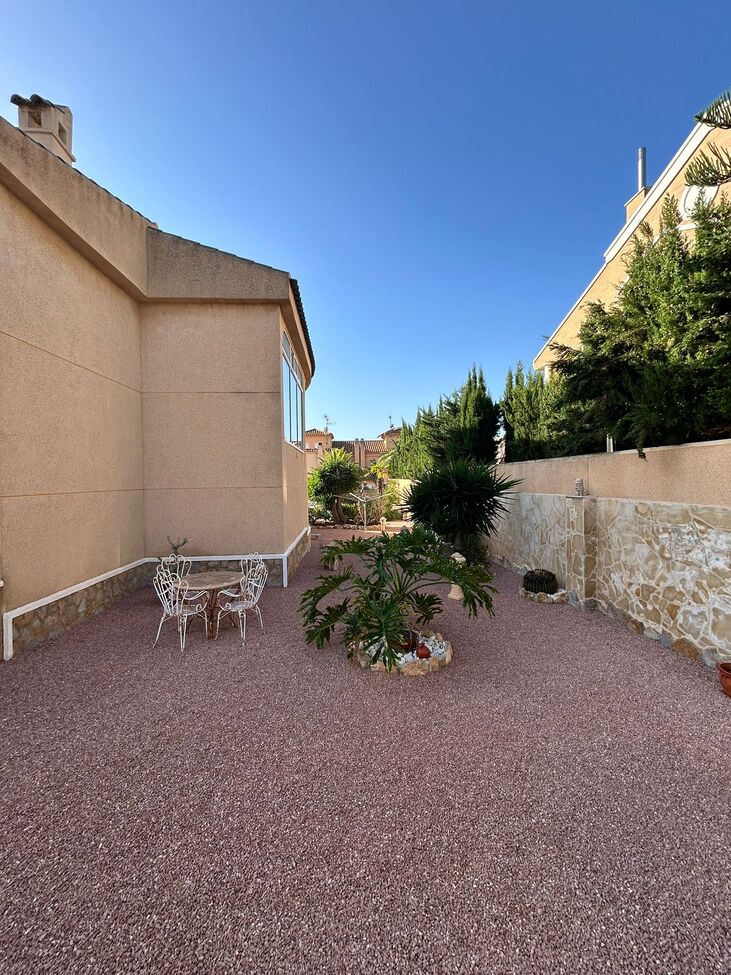 For sale - 3 Bedroom 2 Bathroom Villa in Torrevieja - aguas nuevas  - Alicante