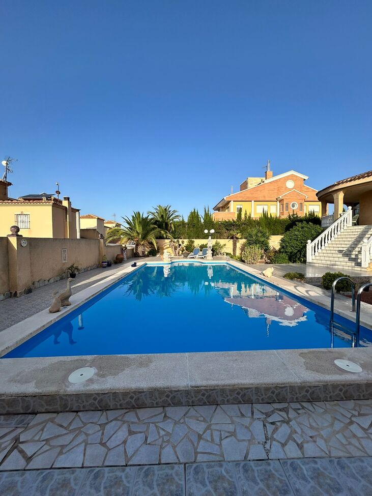 For sale - 3 Bedroom 2 Bathroom Villa in Torrevieja - aguas nuevas  - Alicante