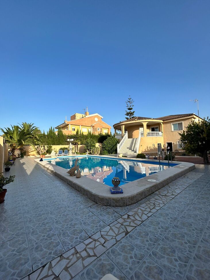 For sale - 3 Bedroom 2 Bathroom Villa in Torrevieja - aguas nuevas  - Alicante