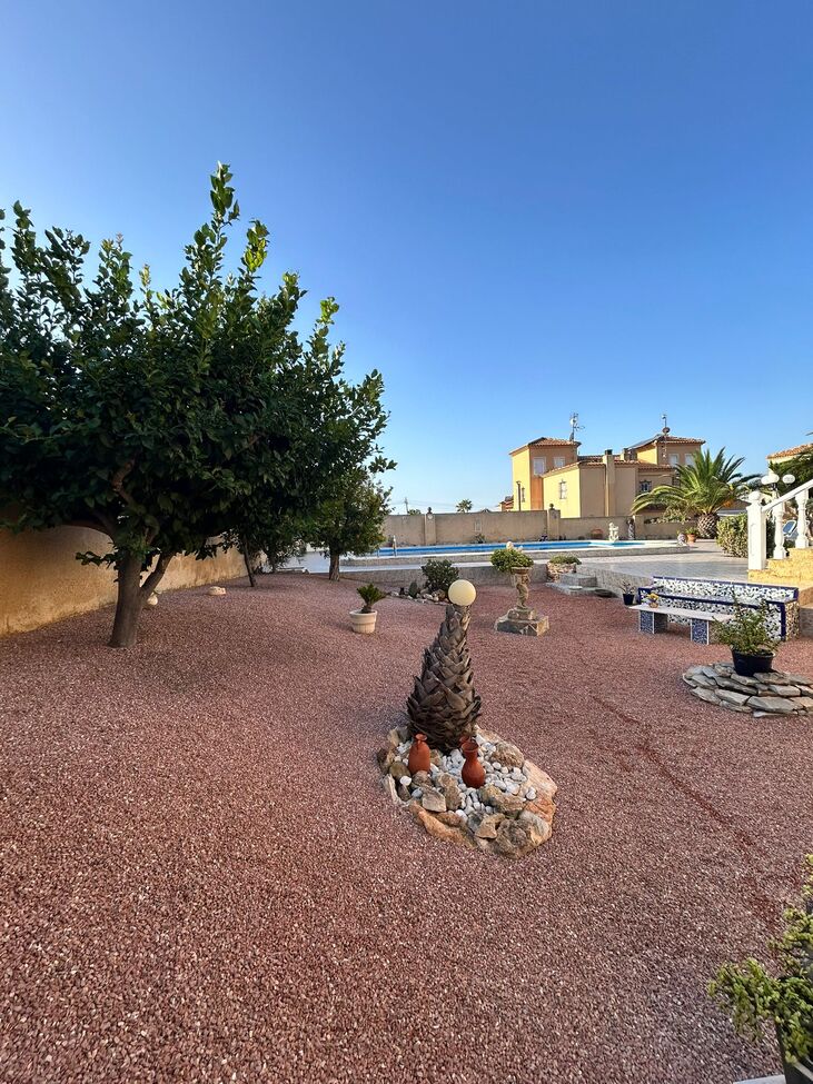 For sale - 3 Bedroom 2 Bathroom Villa in Torrevieja - aguas nuevas  - Alicante