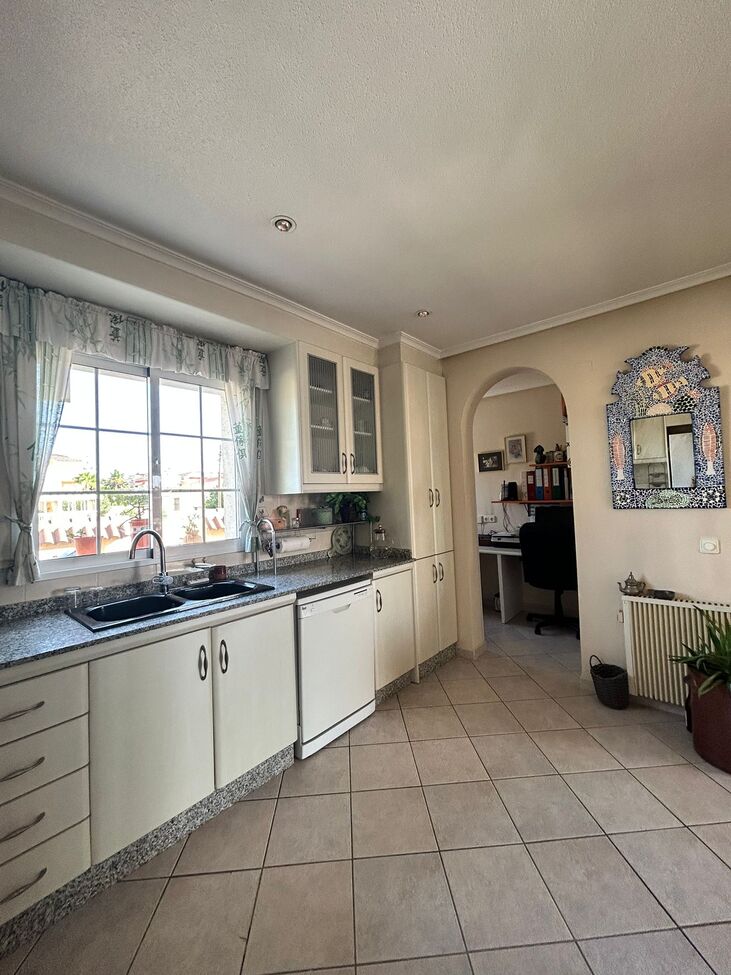 For sale - 3 Bedroom 2 Bathroom Villa in Torrevieja - aguas nuevas  - Alicante