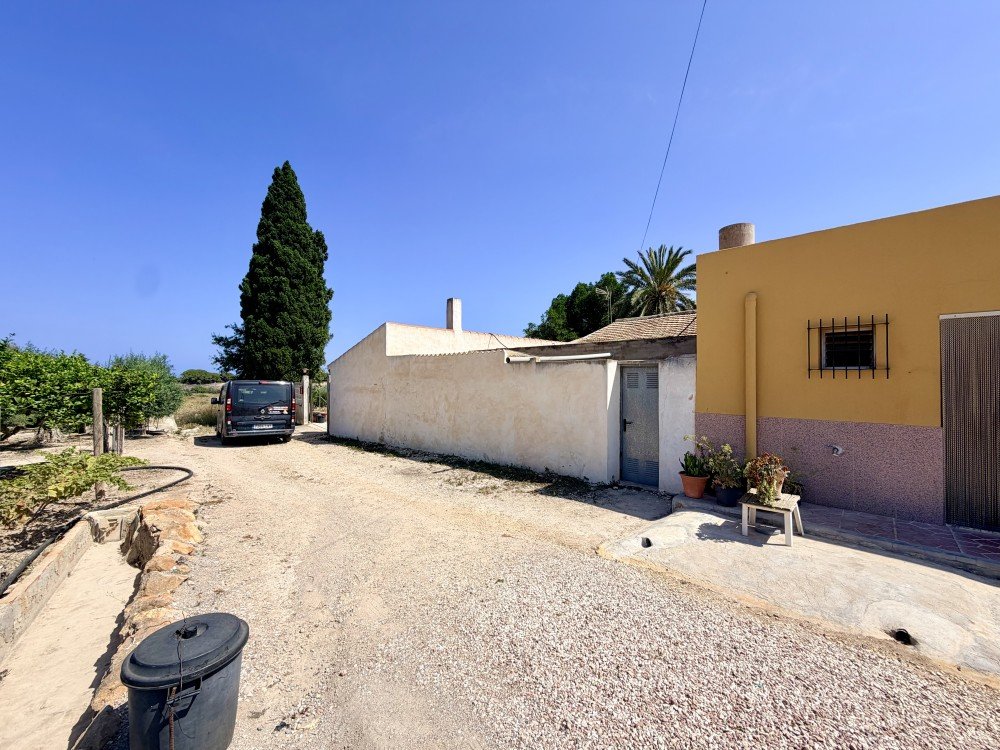For sale - 5 Bedroom 1 Bathroom Country House in La Marina - Costa Blanca  - Alicante