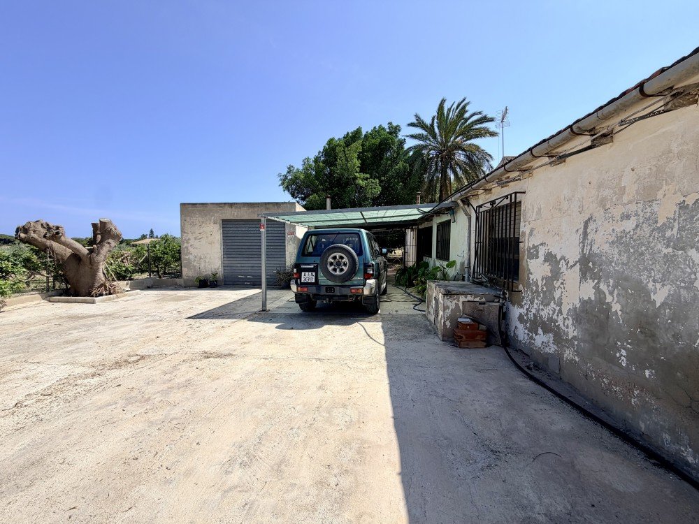 For sale - 5 Bedroom 1 Bathroom Country House in La Marina - Costa Blanca  - Alicante