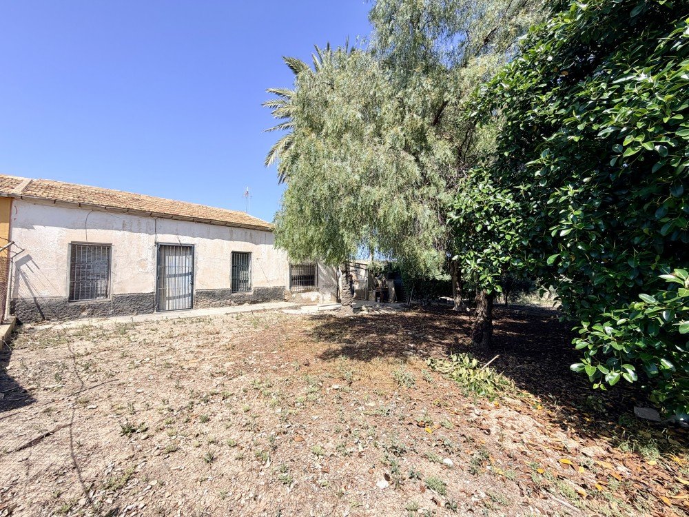 For sale - 5 Bedroom 1 Bathroom Country House in La Marina - Costa Blanca  - Alicante