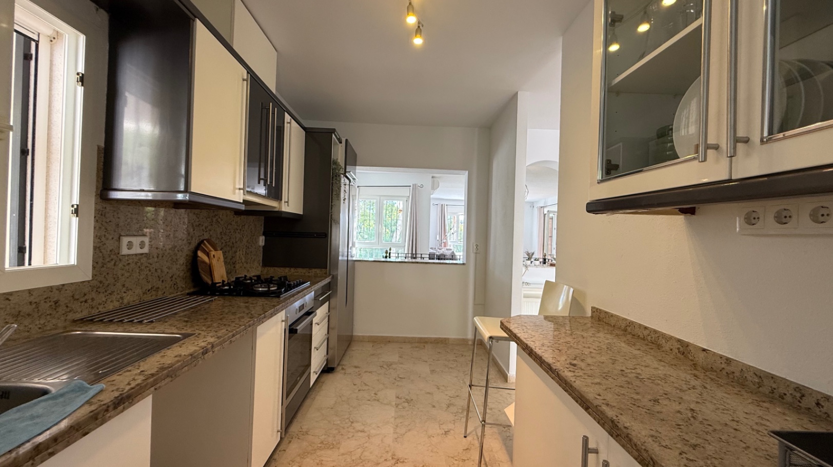 For sale - 4 Bedroom 2 Bathroom Villa in Las Ramblas Villamartin - Inland  - Alicante