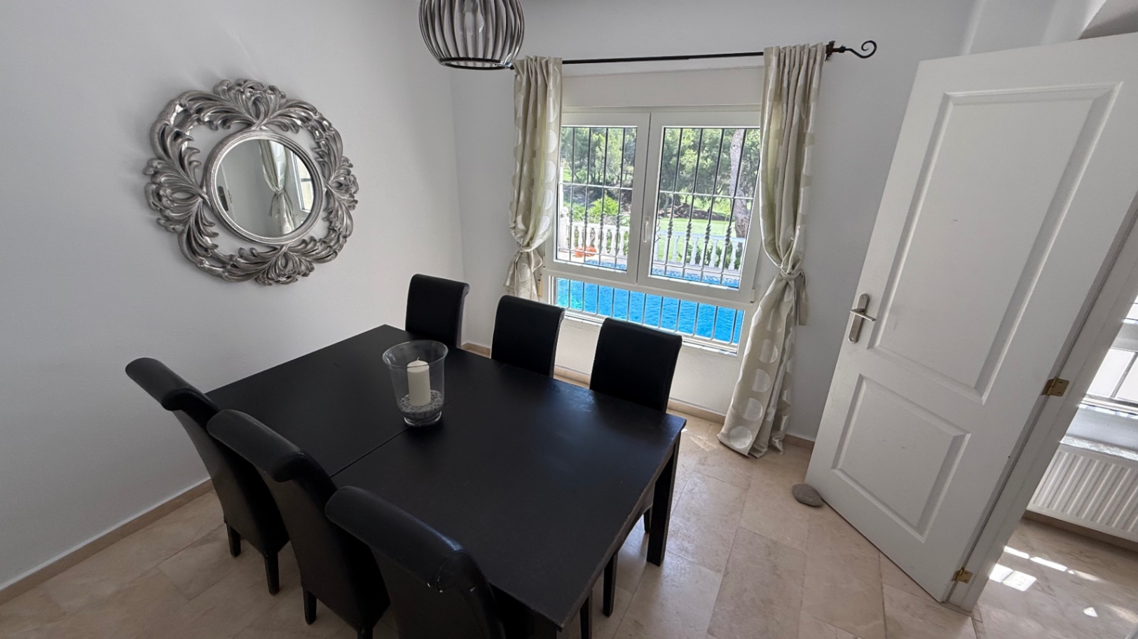 For sale - 4 Bedroom 2 Bathroom Villa in Las Ramblas Villamartin - Inland  - Alicante