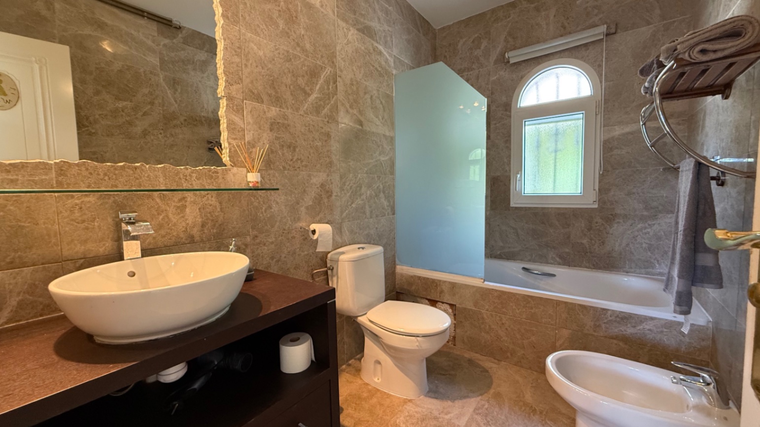 For sale - 4 Bedroom 2 Bathroom Villa in Las Ramblas Villamartin - Inland  - Alicante