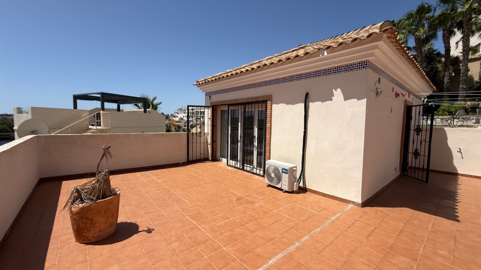 For sale - 4 Bedroom 2 Bathroom Villa in Las Ramblas Villamartin - Inland  - Alicante