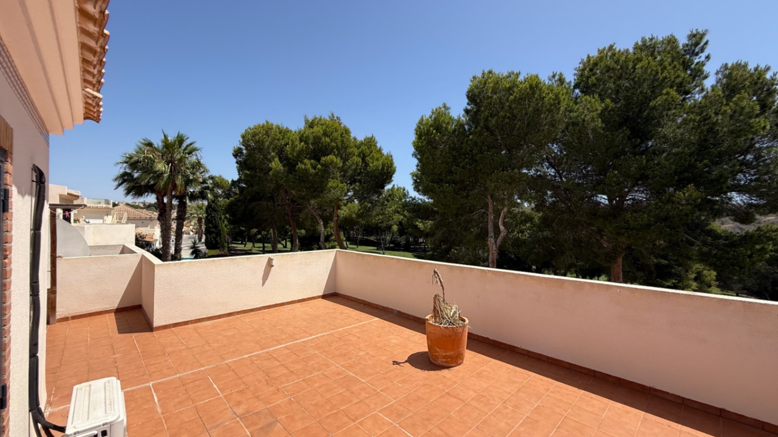 For sale - 4 Bedroom 2 Bathroom Villa in Las Ramblas Villamartin - Inland  - Alicante