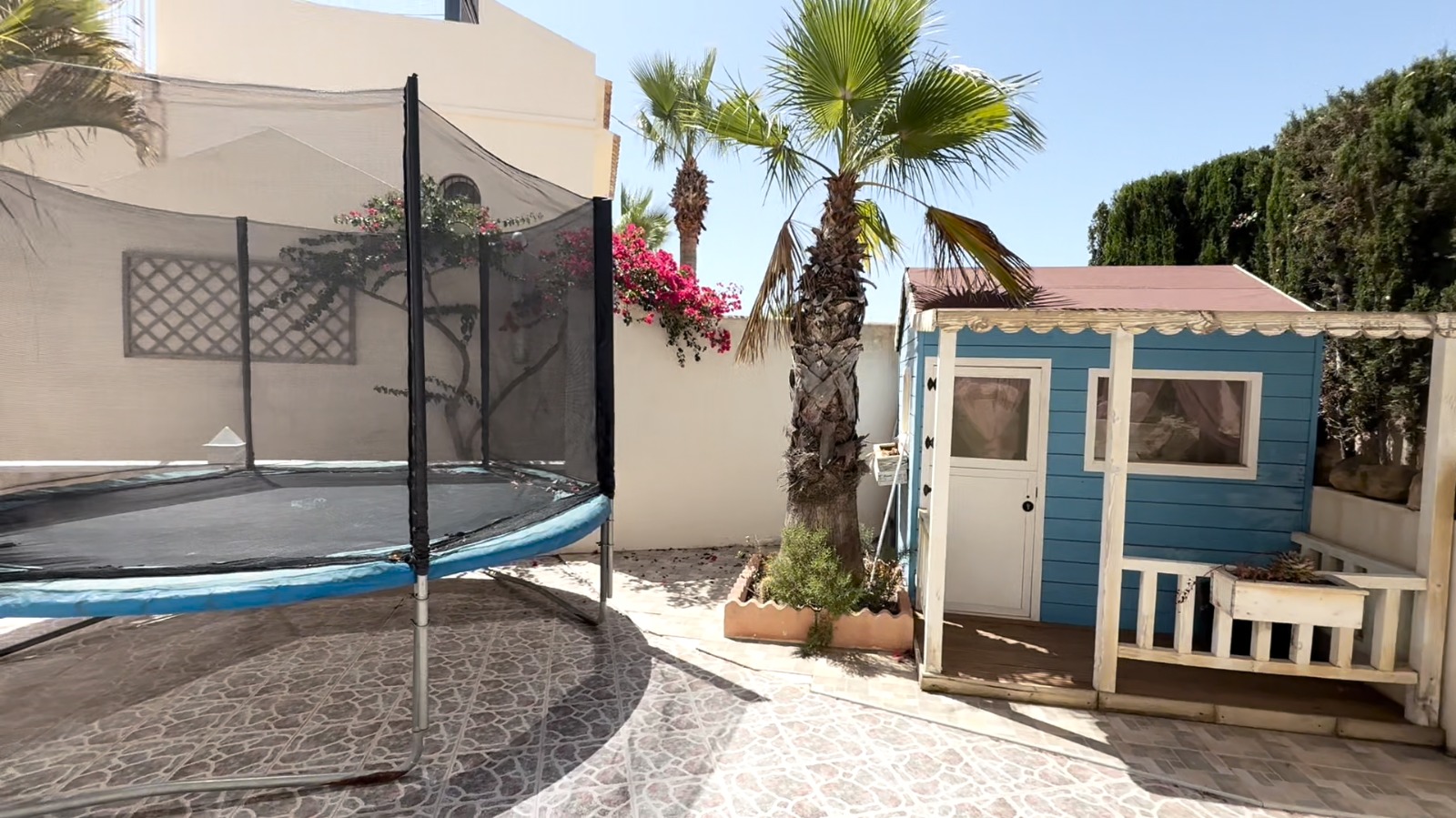 For sale - 4 Bedroom 2 Bathroom Villa in Las Ramblas Villamartin - Inland  - Alicante