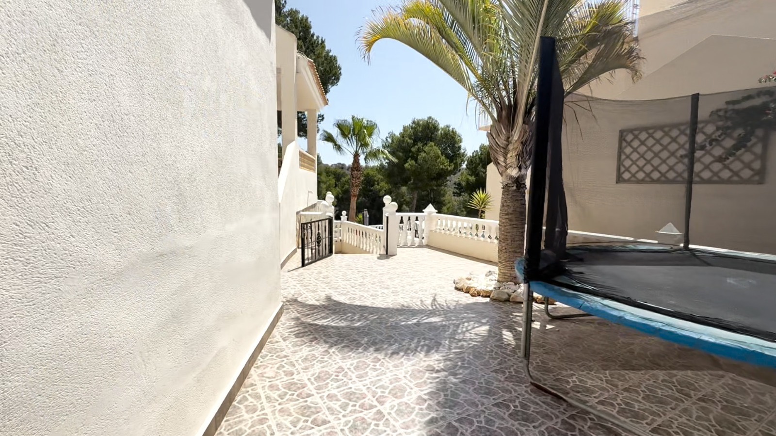 For sale - 4 Bedroom 2 Bathroom Villa in Las Ramblas Villamartin - Inland  - Alicante