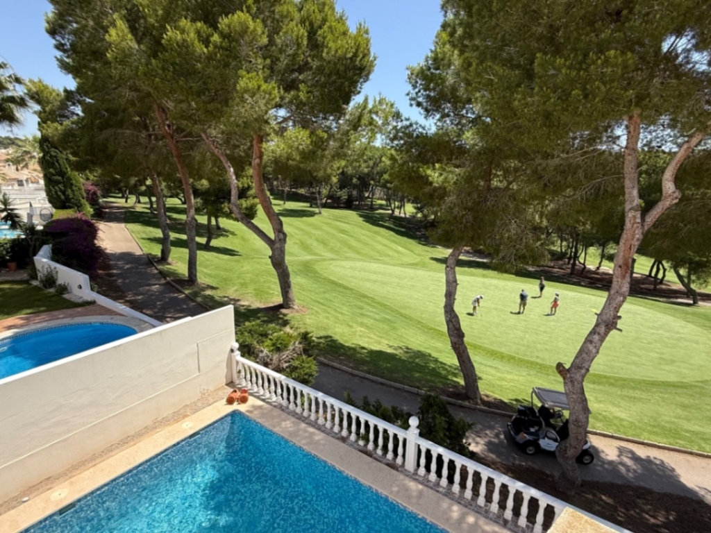 4 Bedroom 2 Bathroom Villa in Villamartin
