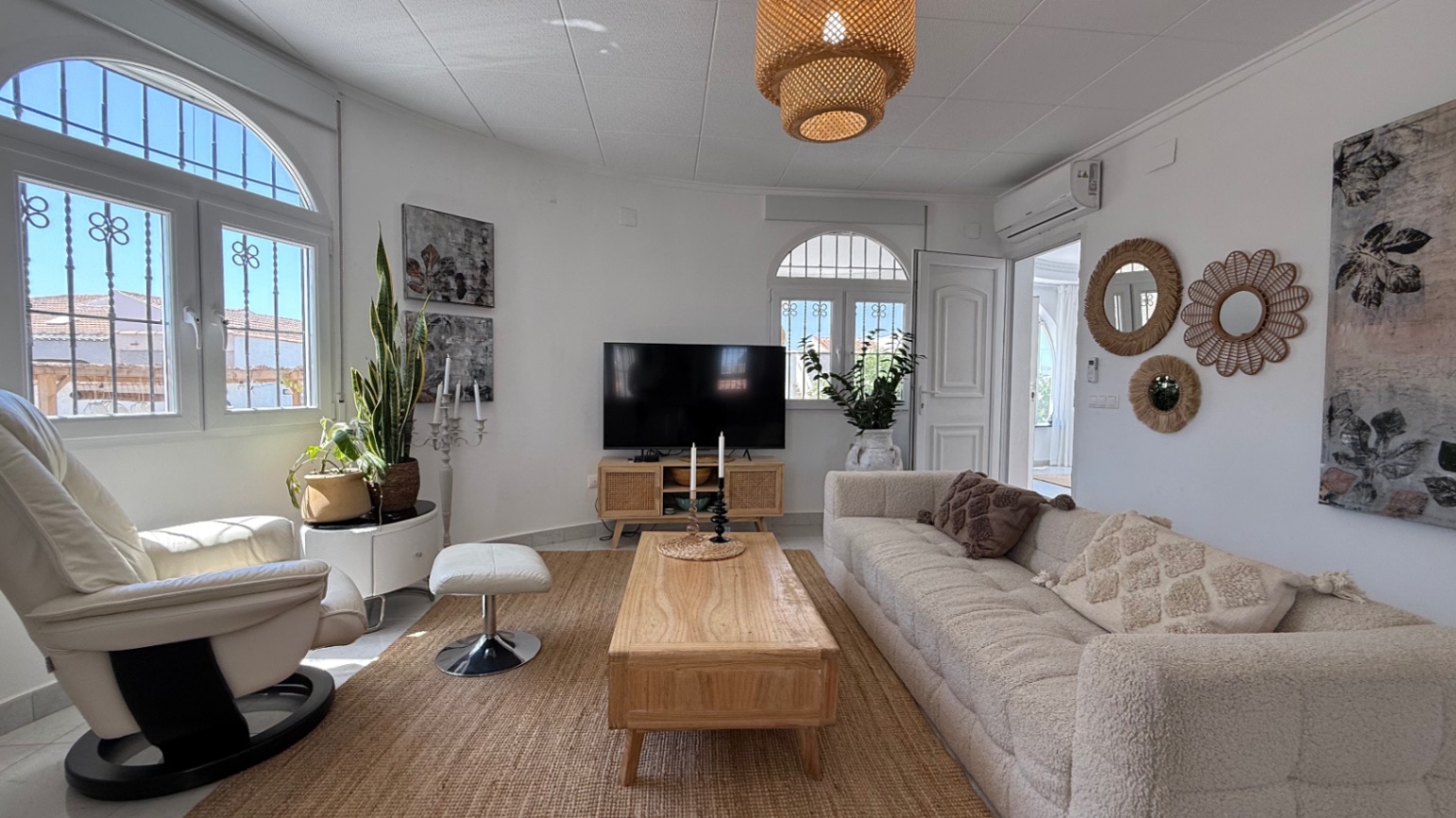 For sale - 3 Bedroom 3 Bathroom Villa in Torrevieja - Costa Blanca  - Alicante