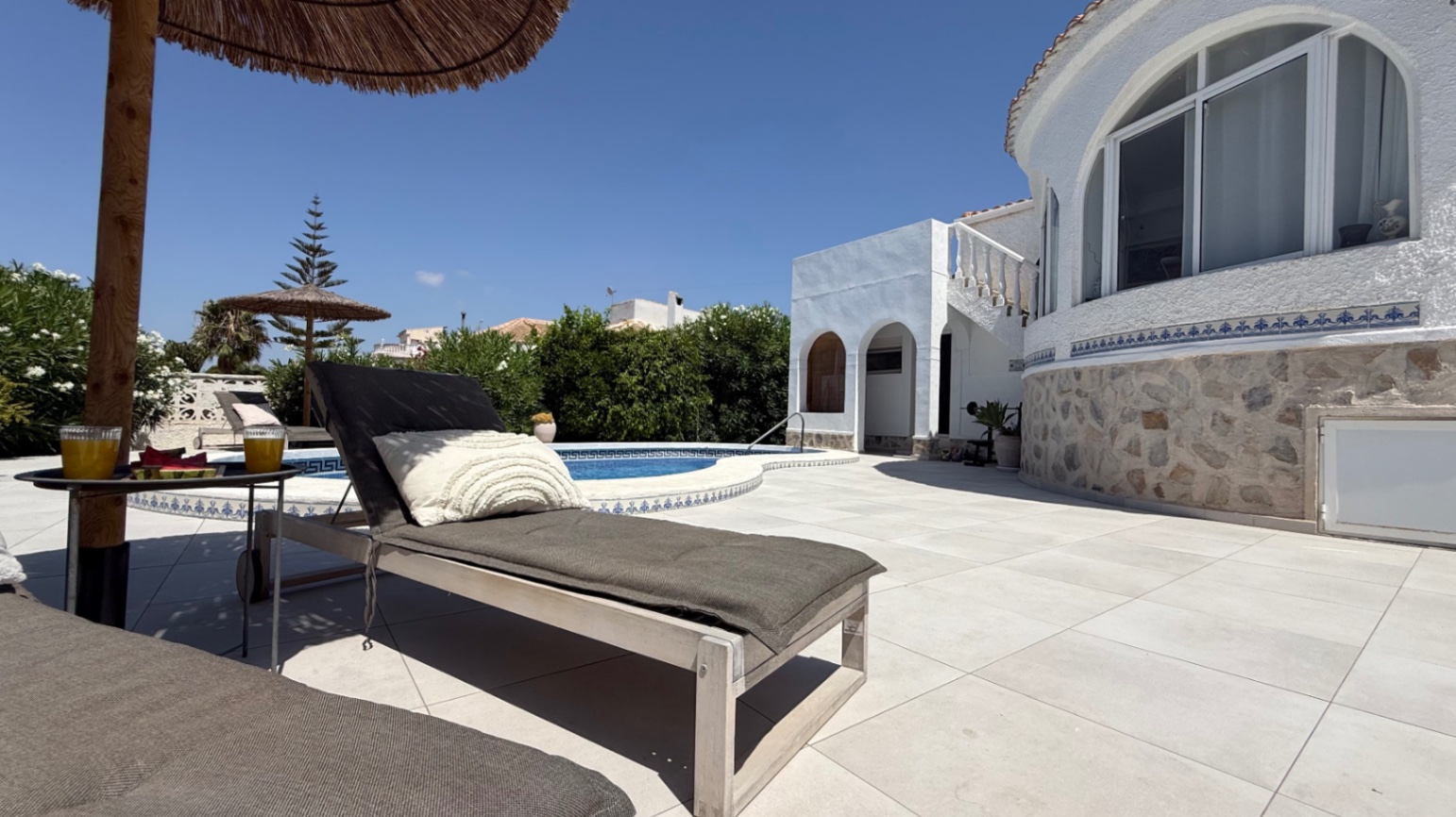 For sale - 3 Bedroom 3 Bathroom Villa in Torrevieja - Costa Blanca  - Alicante