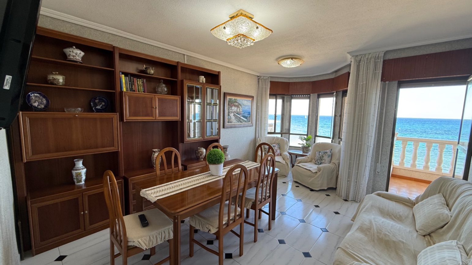 For sale - 3 Bedroom 2 Bathroom Apartment in Torrevieja - Costa Blanca  - Alicante
