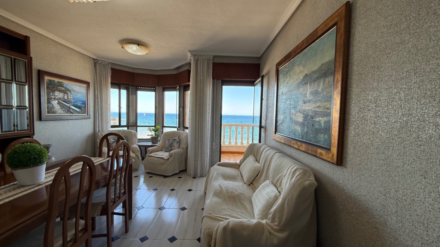 For sale - 3 Bedroom 2 Bathroom Apartment in Torrevieja - Costa Blanca  - Alicante