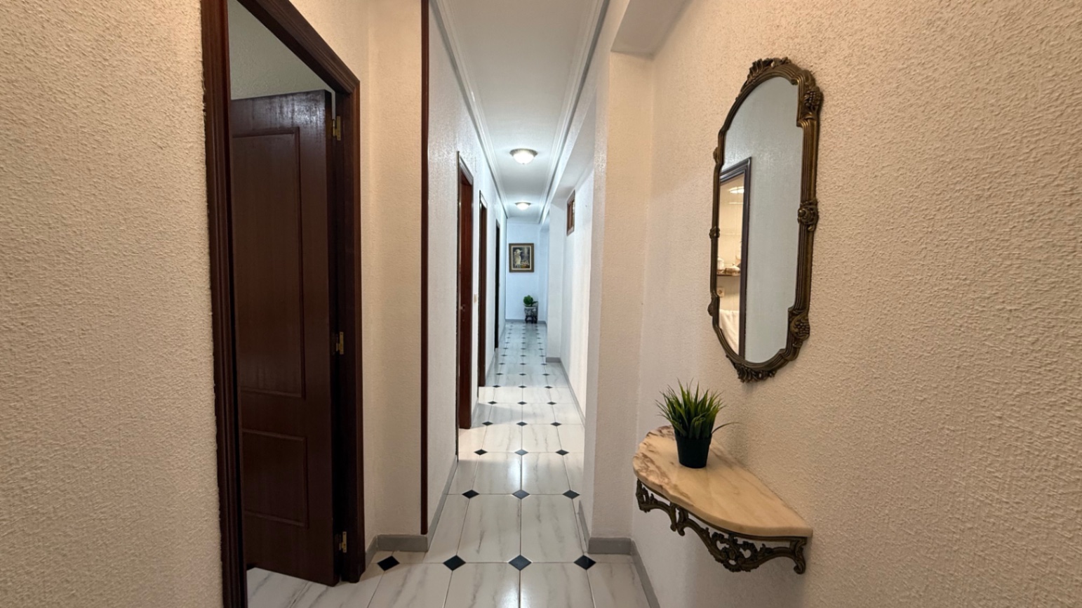 For sale - 3 Bedroom 2 Bathroom Apartment in Torrevieja - Costa Blanca  - Alicante