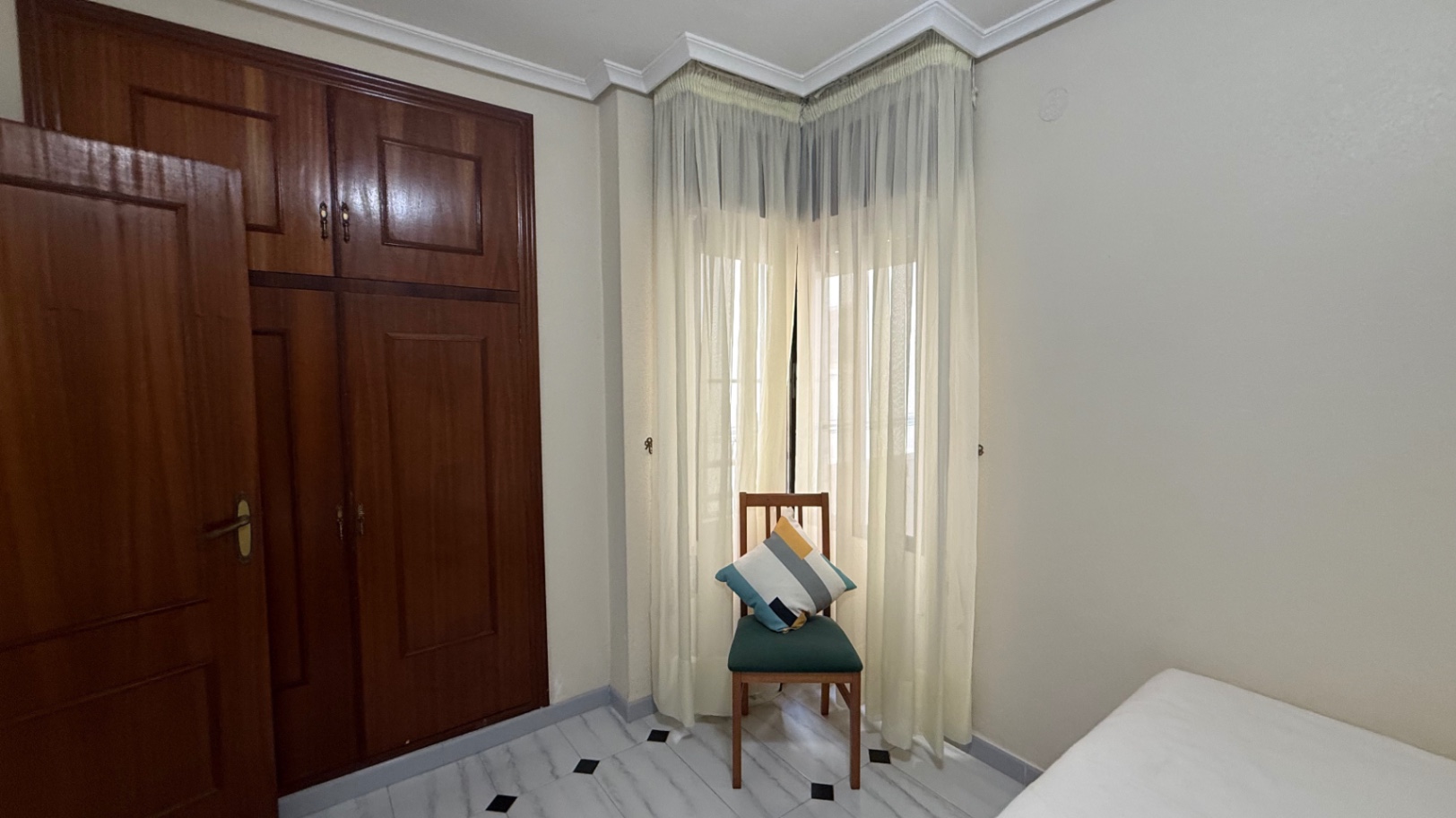 For sale - 3 Bedroom 2 Bathroom Apartment in Torrevieja - Costa Blanca  - Alicante