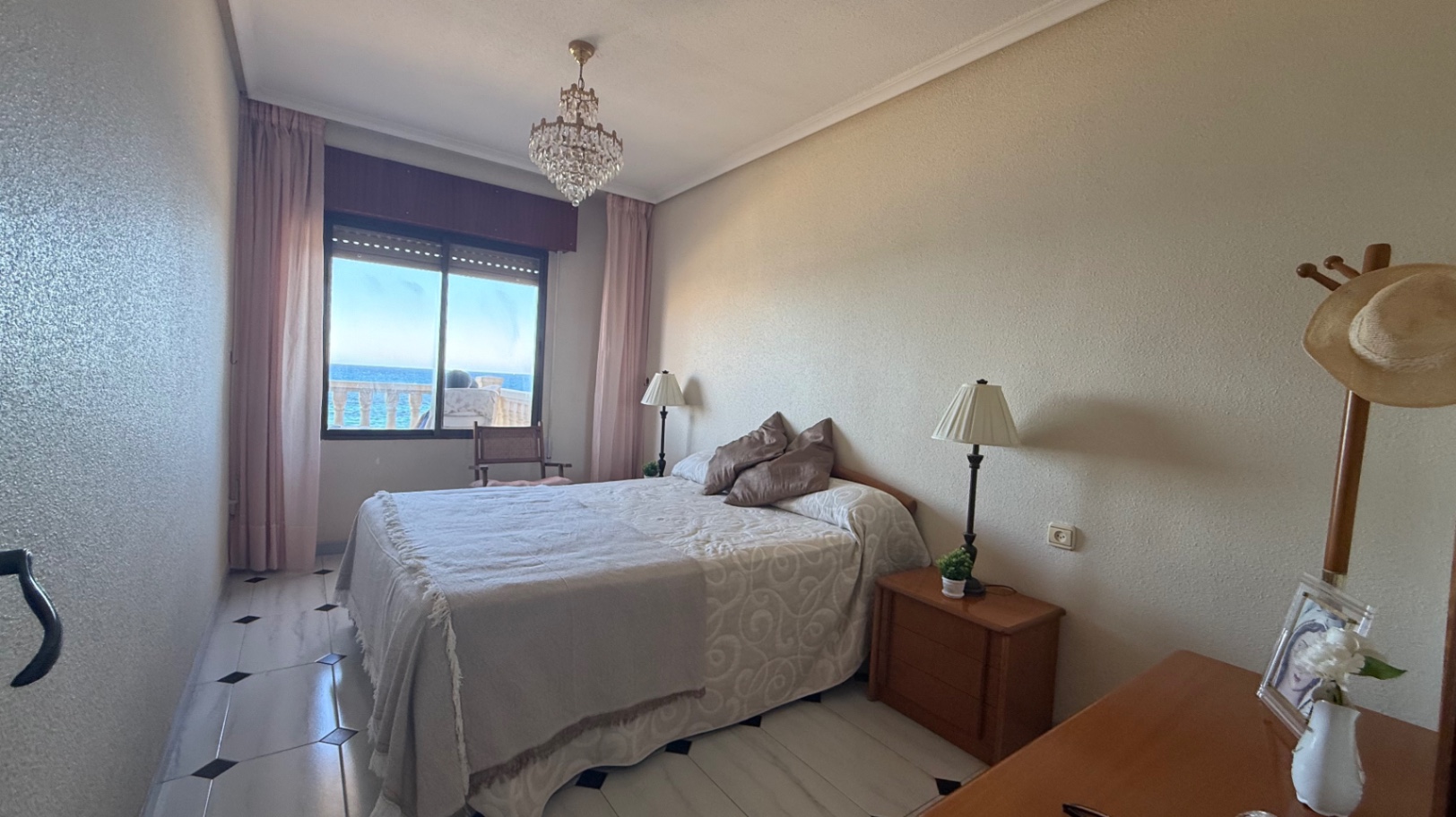 For sale - 3 Bedroom 2 Bathroom Apartment in Torrevieja - Costa Blanca  - Alicante