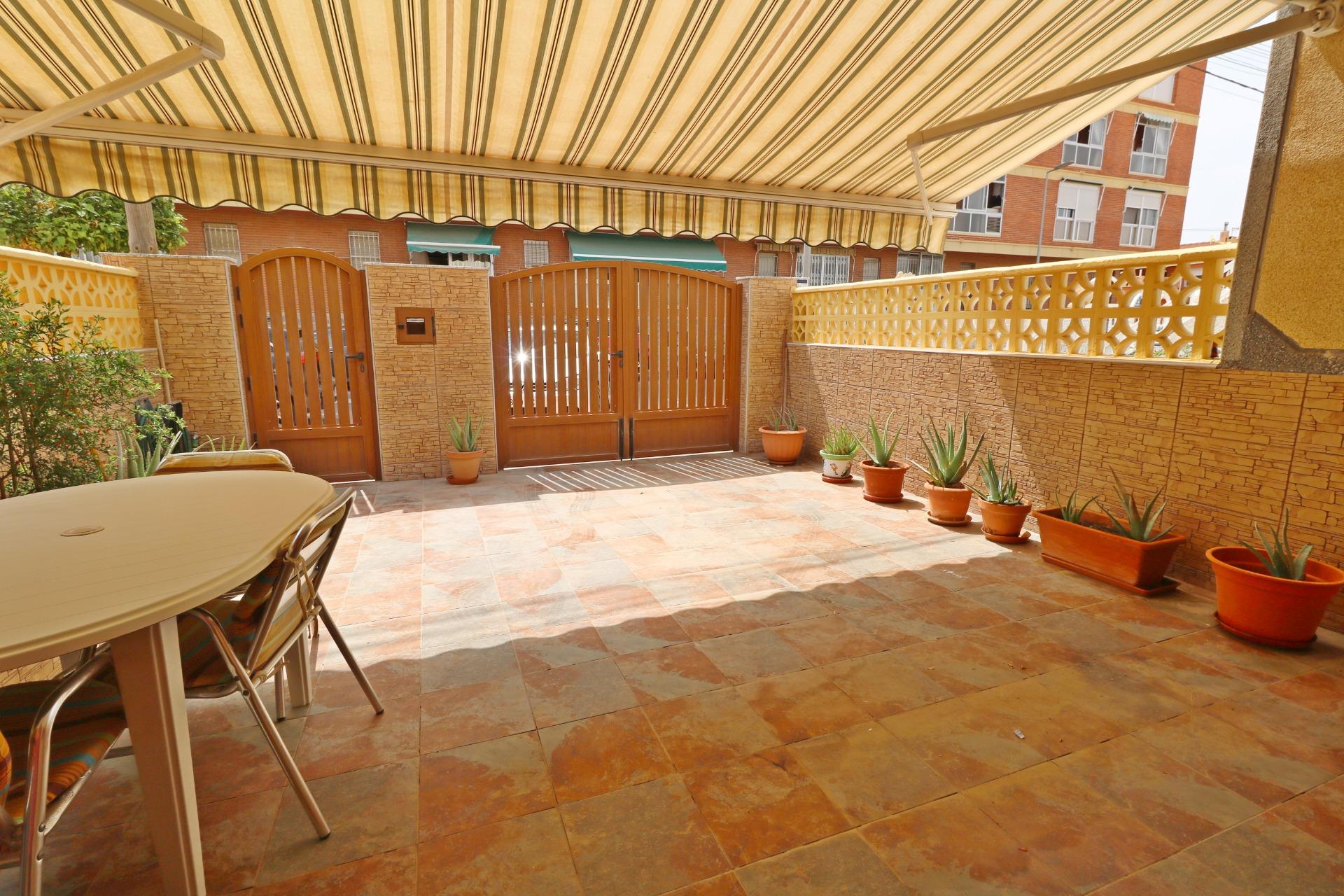 For sale - 3 Bedroom 1 Bathroom Town House in Torrevieja - Playa De Los Naufragos  - Alicante