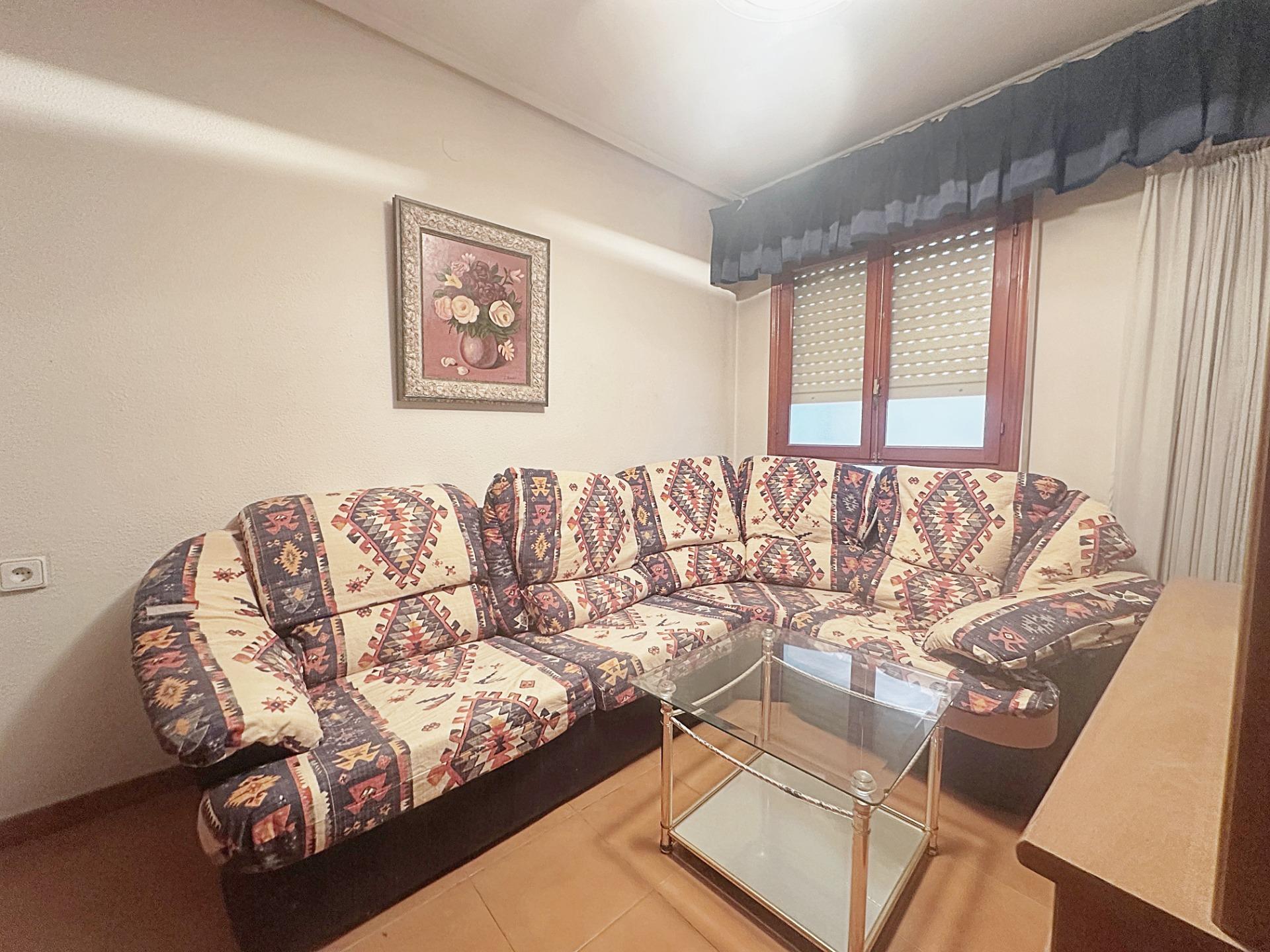 For sale - 4 Bedroom 2 Bathroom Apartment in Torrevieja - Centro  - Alicante
