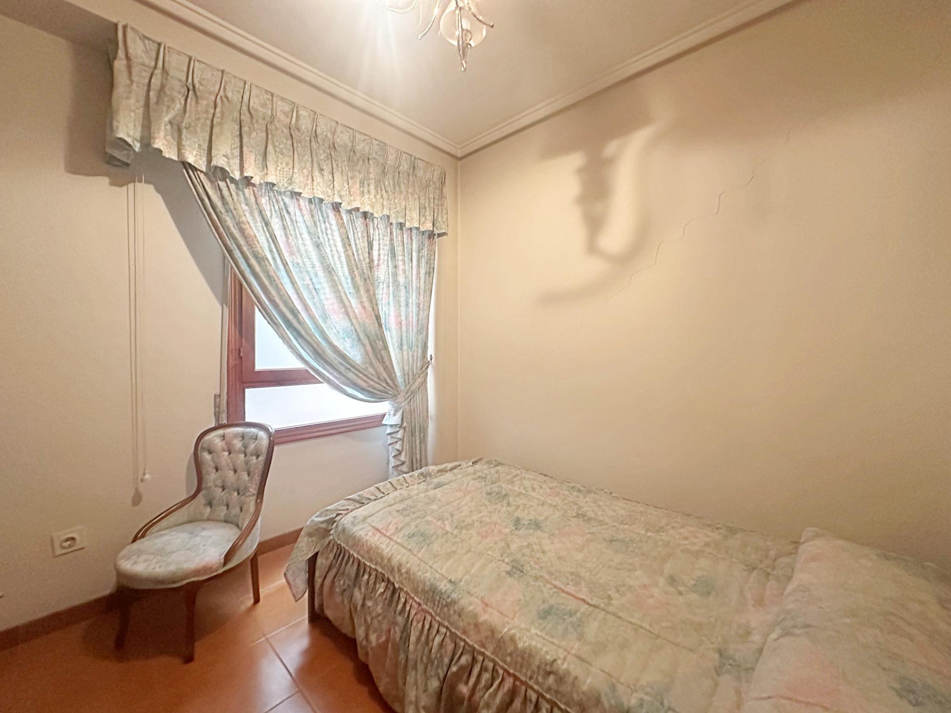 For sale - 4 Bedroom 2 Bathroom Apartment in Torrevieja - Centro  - Alicante