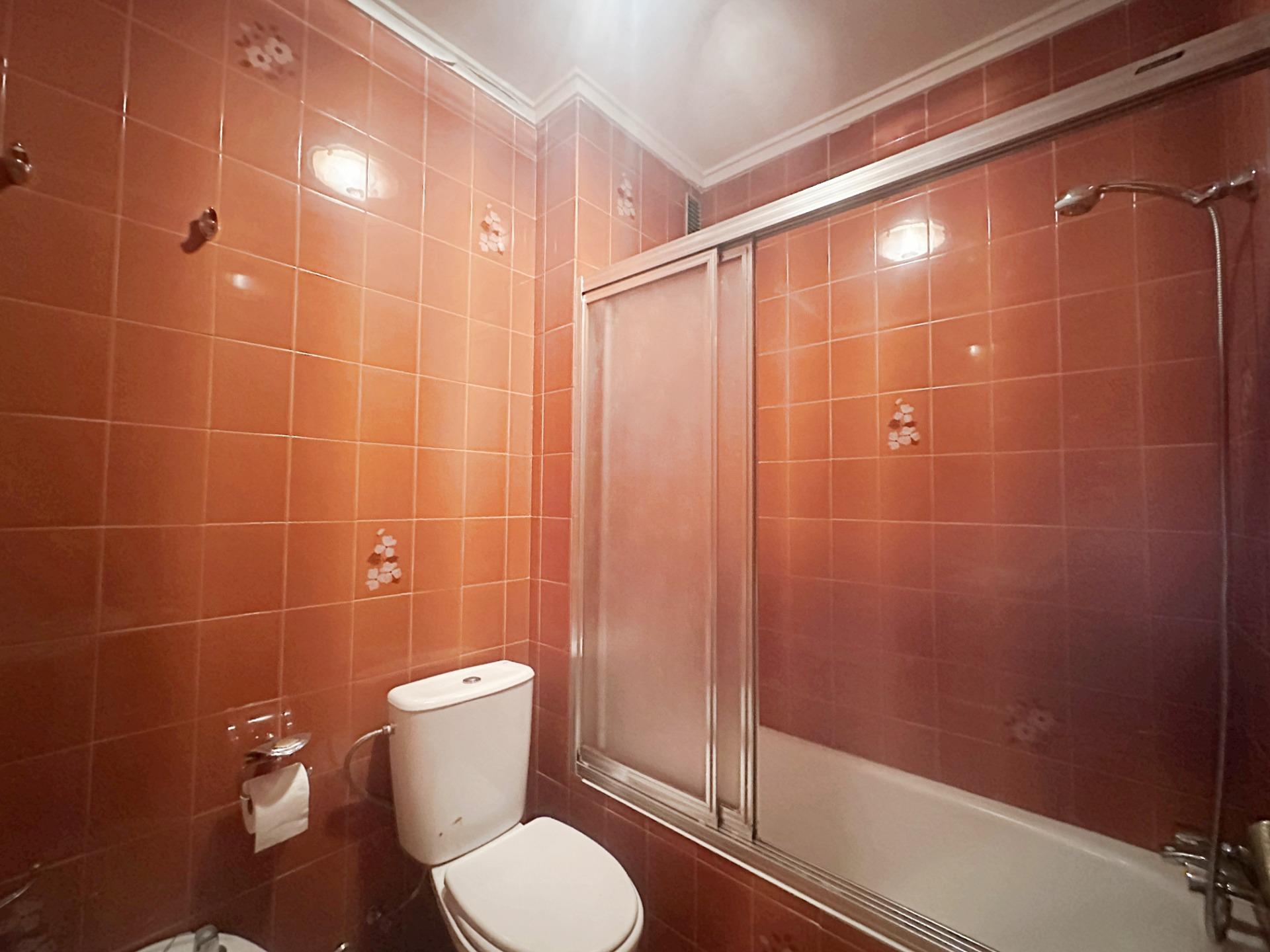 For sale - 4 Bedroom 2 Bathroom Apartment in Torrevieja - Centro  - Alicante