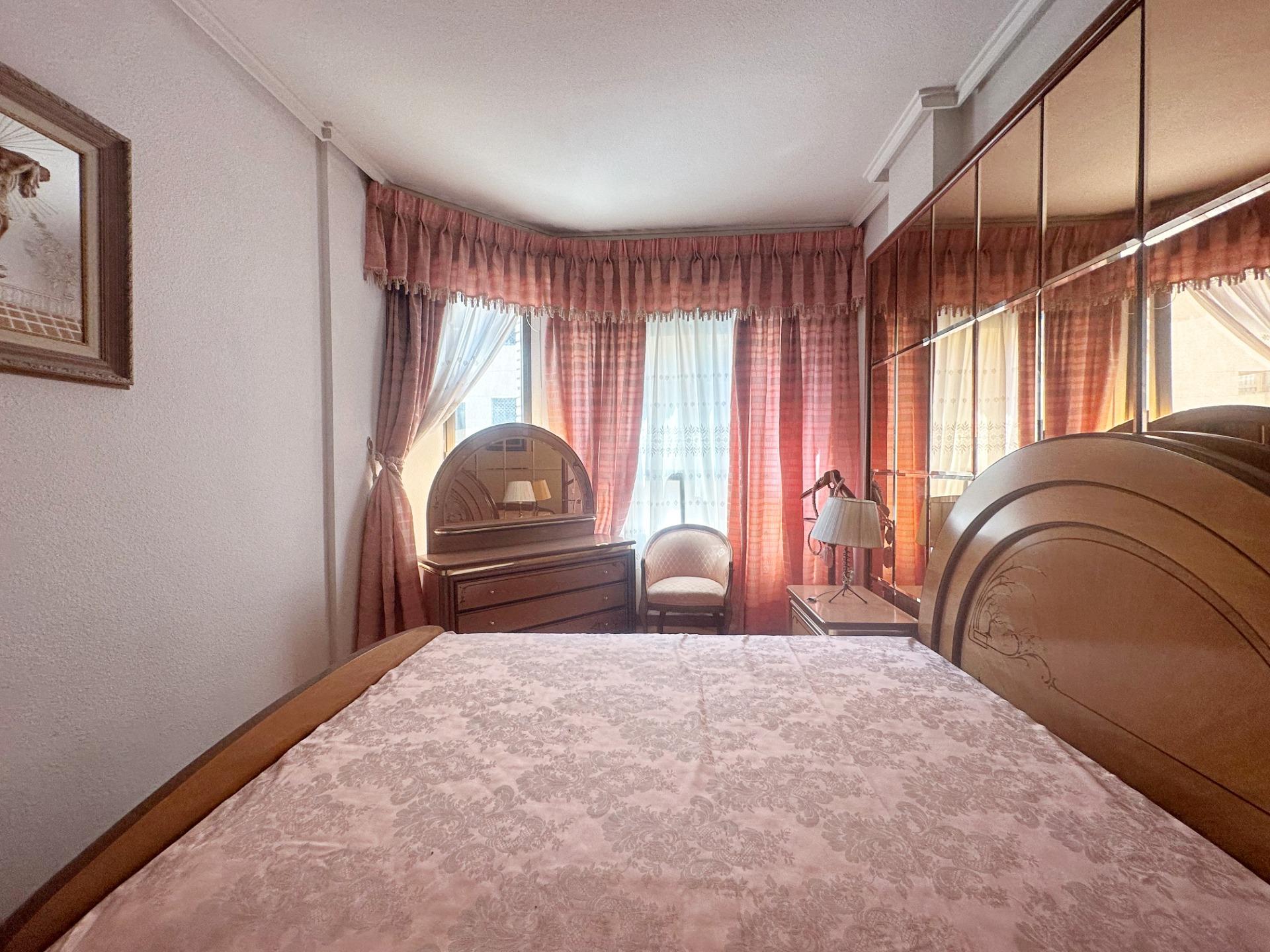 For sale - 4 Bedroom 2 Bathroom Apartment in Torrevieja - Centro  - Alicante
