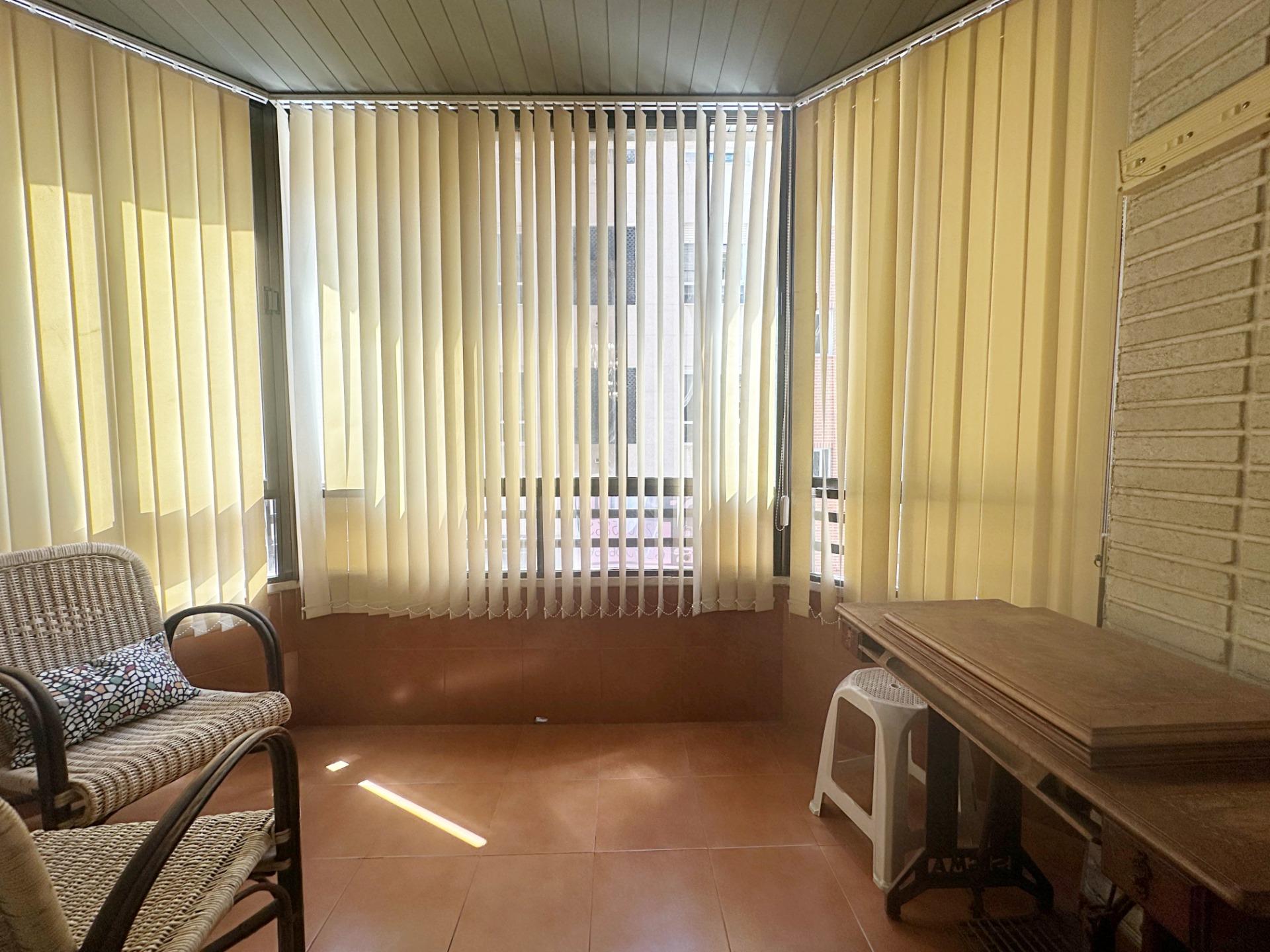 For sale - 4 Bedroom 2 Bathroom Apartment in Torrevieja - Centro  - Alicante