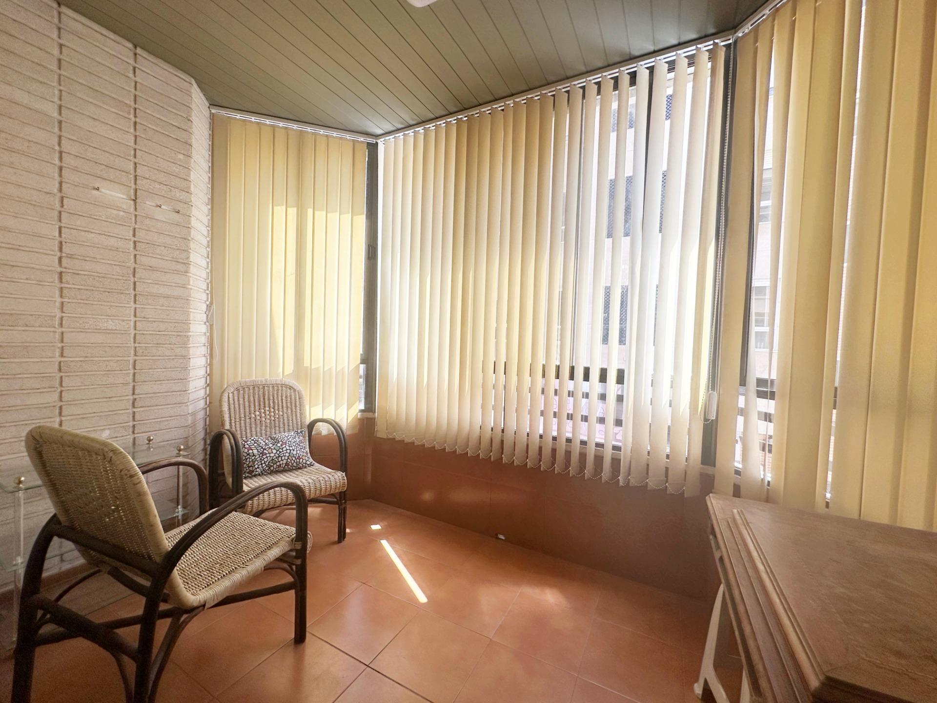 For sale - 4 Bedroom 2 Bathroom Apartment in Torrevieja - Centro  - Alicante