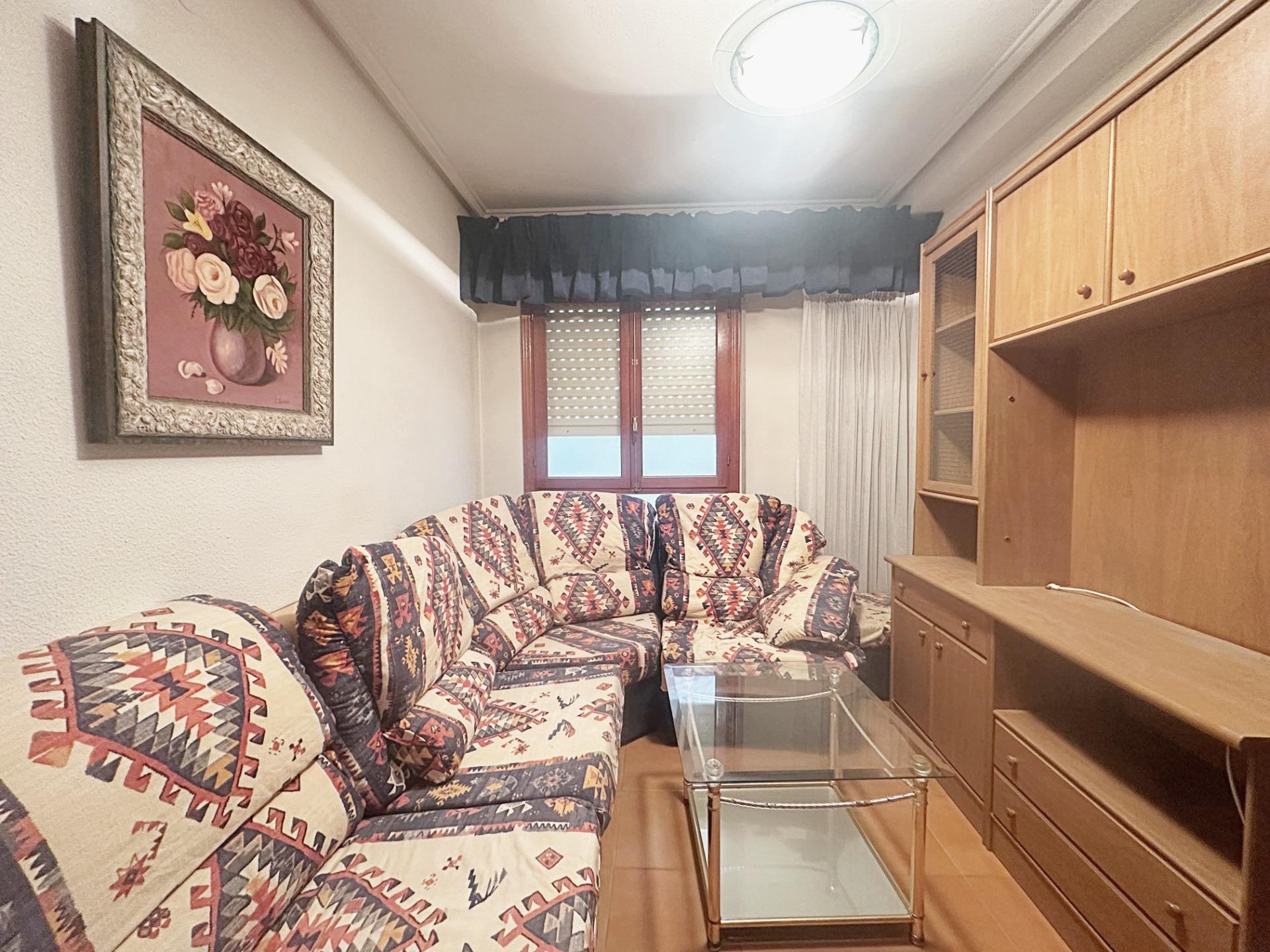For sale - 4 Bedroom 2 Bathroom Apartment in Torrevieja - Centro  - Alicante