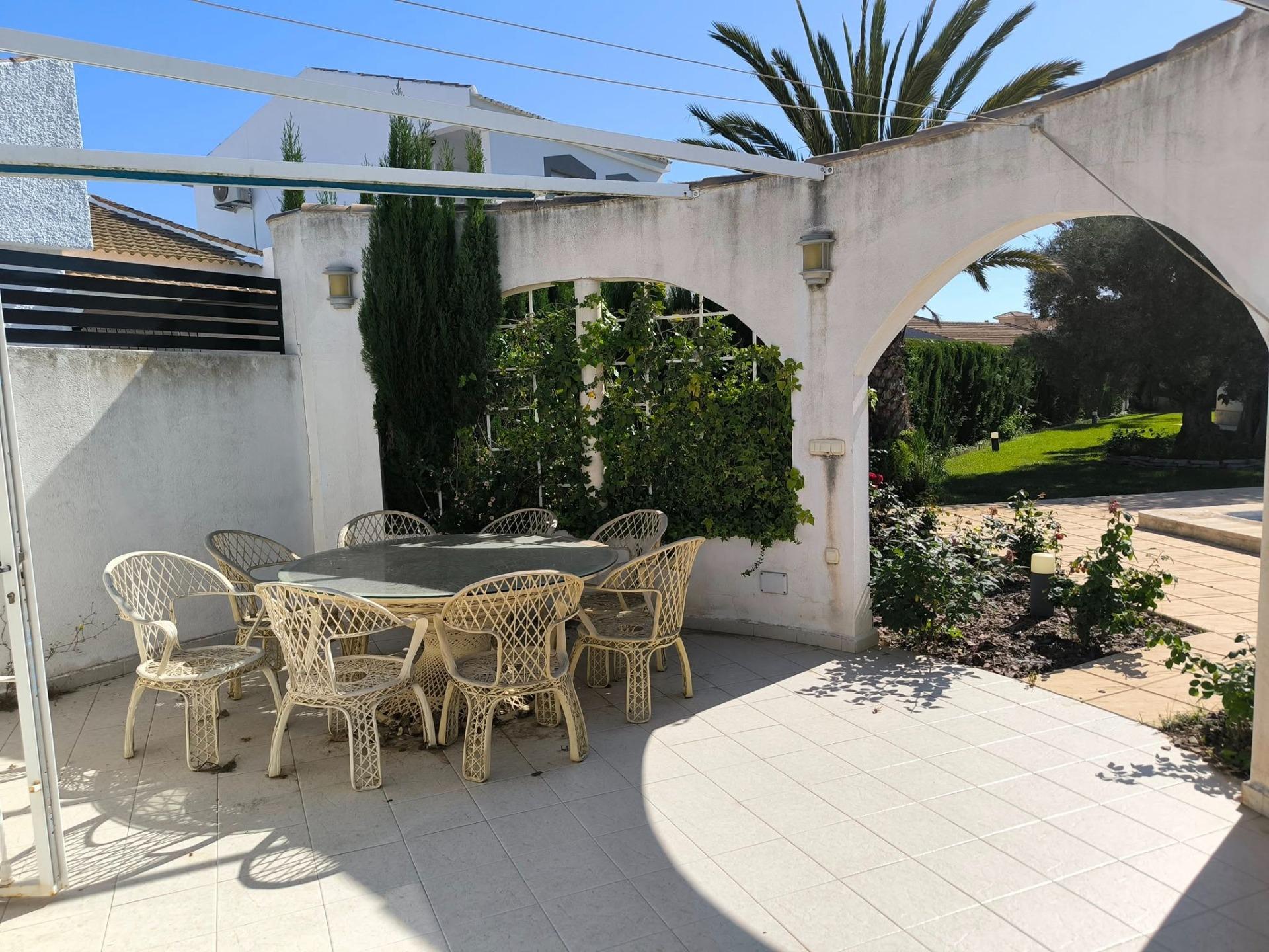 For sale - 5 Bedroom 2 Bathroom Villa in Torrevieja - La Siesta  - Alicante