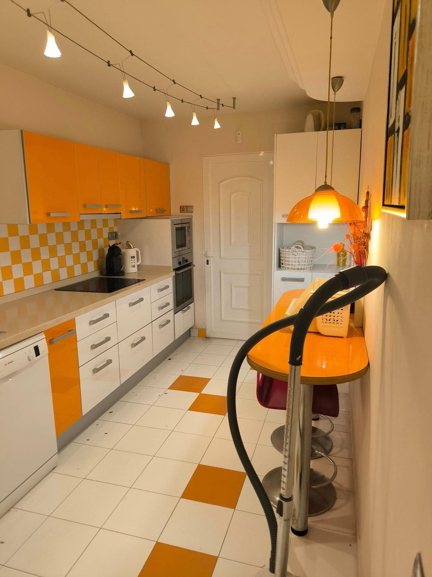 For sale - 5 Bedroom 2 Bathroom Villa in Torrevieja - La Siesta  - Alicante