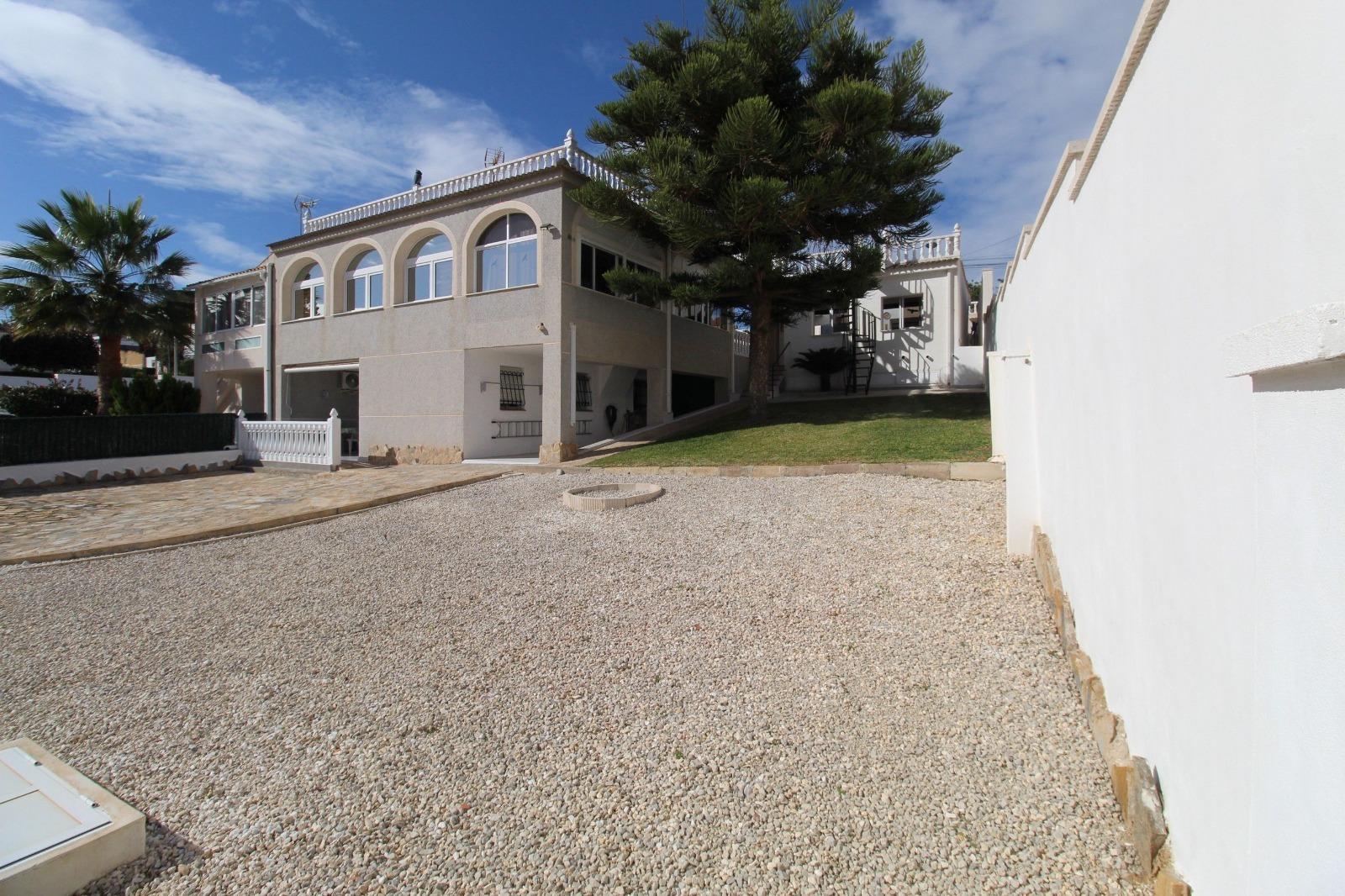 For sale - 5 Bedroom 2 Bathroom Villa in Los Balcones - Los Balcones - Los Altos Del Edén  - Alicante