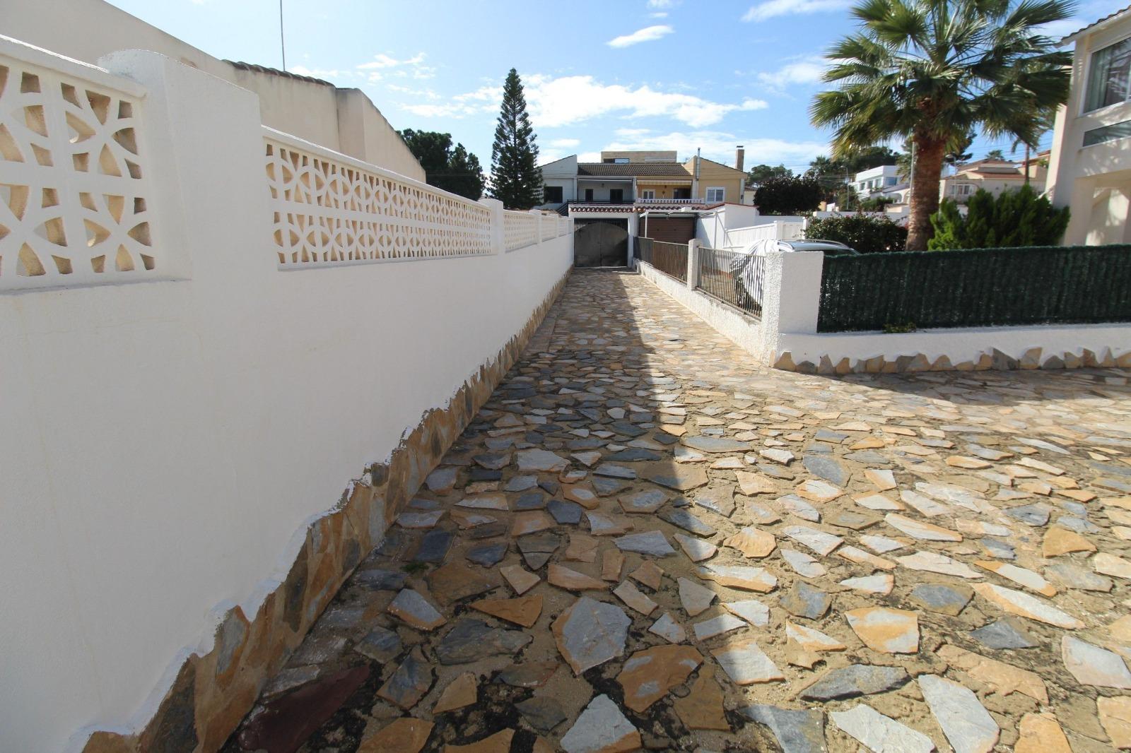 For sale - 5 Bedroom 2 Bathroom Villa in Los Balcones - Los Balcones - Los Altos Del Edén  - Alicante